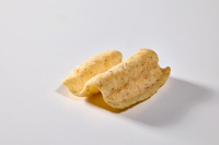 Chips multigrains saveur fromage nacho, céréales complètes enrichies, texture croustillante avec une riche poudre de fromage, arôme savoureux