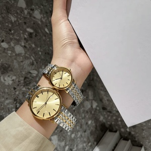 Reloj de Lujo Avanzado con Movimiento de Cuarzo, Espejo de Zafiro, Correa Dorada de Dos Tonos, Marcadores de Hora en Forma de Barra, Resistente al Agua para Uso Diario - Product Image 1