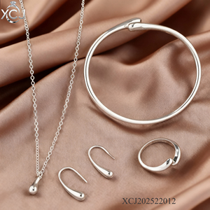 Ювелирный набор из четырех предметов: колье-капля, модный браслет, кольцо, серьги. Универсальный ювелирный комплект оптом. - Product Image 4