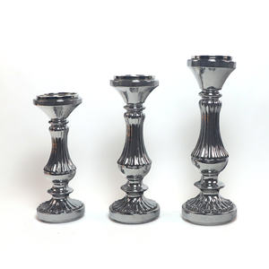 Ensemble personnalisé de 3 bougeoirs à pilier en verre cristal coloré taillé lumineux pour décoration de table de mariage à vendre - Product Image 5