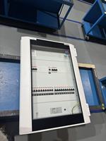 Équipement de distribution d'énergie essentiel de panneau de commande MCB d'appareil de commutation étanche professionnel pour la gestion électrique