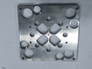 Pièces de moule de précision sur mesure de 0,003 mm : Bases coulissantes et blocs compensateurs sur mesure selon dessin, plaques anti-usure et rails de guidage - Product Image 4