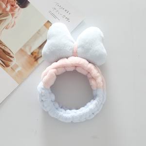 ربطة شعر مرنة من الفانيلا المخملية بألوان متباينة وتصميم فيونكة لطيف - معتمدة من Oeko-Tex، إكسسوار شعر للتجميل والاستحمام - Product Image 6