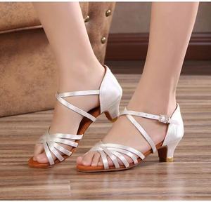<span class=keywords><strong>Chaussures</strong></span> de danse latine professionnelles à talons hauts, <span class=keywords><strong>chaussures</strong></span> de danse <span class=keywords><strong>Bachata</strong></span> <span class=keywords><strong>Salsa</strong></span> Tango, sandales de danse de salon en satin pour femmes - Product Image 1