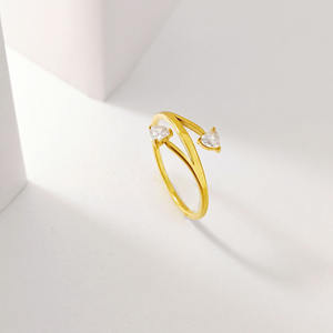 Vente en Gros Bague Ajustable Classique pour Femme en Acier Inoxydable Plaqué Or Taille Personnalisable - Product Image 1