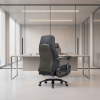Chaise de bureau de direction moderne de luxe, ergonomique, en cuir, avec appui-tête souple, accoudoirs larges et dossier réglable en douceur