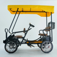 Concessionnaire usine surrey vente de vélos quatre adultes Pedaler attirant les touristes manèges de fête foraine