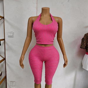 Elegante Completo Estivo a 3 Pezzi con Top Senza Maniche a Righe con Collo Halter e Pantaloni Capri in Cotone e Spandex Traspirante per Signore - Product Image 2