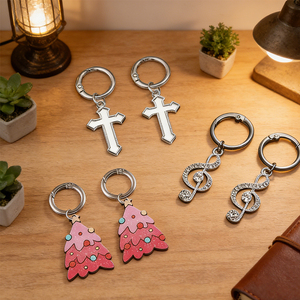 Collares con colgantes <span class=keywords><strong>de</strong></span> aleación <span class=keywords><strong>de</strong></span> mini zapatillas y dijes <span class=keywords><strong>de</strong></span> esmalte, cadenas <span class=keywords><strong>de</strong></span> moda <span class=keywords><strong>de</strong></span> cultura urbana, joyería con forma <span class=keywords><strong>de</strong></span> zapatos. Convierta su idea en producto. - Product Image 4