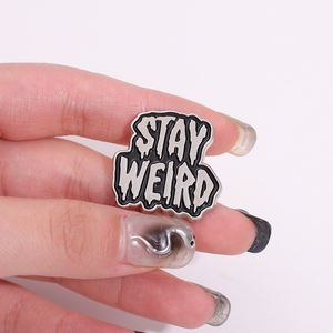 Stay Weird esmalte Pins gótico Punk corazón broches decorativos mochila solapa insignia Halloween joyería regalo al por mayor - Product Image 4