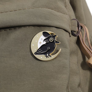 بروش من المينا والغراب الكرتوني ، قبعة سحرية ، حقيبة ظهر للطيور ، شارة للهالوين ، إكسسوارات الأزياء والهدايا - Product Image 3