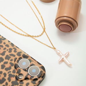 Collier double rang en perles d'eau douce, pendentif géométrique en acier inoxydable plaqué or 18 carats, bijoux tendance - Product Image 4