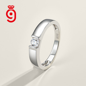 Bague large en argent sterling 925 avec moissanite ronde unique, idéale pour les hommes, pour la demande en mariage, le quotidien ou comme bijou minimaliste. - Product Image 4