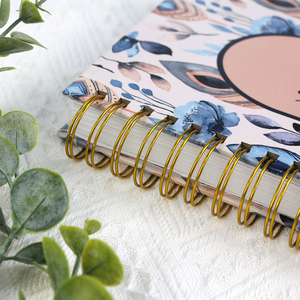 Agenda con Citazioni Motivazionali, Fiori e Piume in Stile Acquerello, Perfetta per la Pianificazione Quotidiana e la Mindfulness - Product Image 6