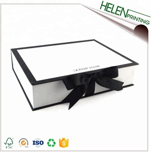 Scatole Regalo Pieghevoli di Lusso in Carta Piatta Bianca con Logo Personalizzato in Cartone Riciclato e Chiusura Magnetica con Nastro Bianco - Product Image 4