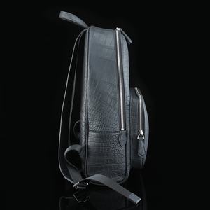 Mochila de Piel de Cocodrilo Mate de Lujo para Hombre - Mochila Artesanal Teñida con Agua de Piel de Cocodrilo - Product Image 3