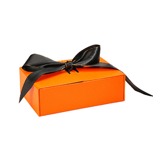 Caja de Regalo Rígida Biodegradable de Doble Apertura con Cierre Magnético y Cinta, Diseño Personalizado para Velas, Regalos Navideños - Product Image 1