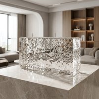 Cloisons et écrans décoratifs en verre texturé effet glace pour la décoration intérieure des salons d'hôtel
