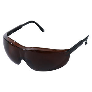 Gafas Protectoras Deportivas con Lentes Marrones Anti-UV, 100% Protección UV, Montura Negra, Gafas de Sol para Ciclismo al Aire Libre - Product Image 1