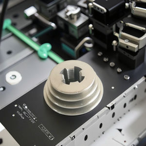 Usinage CNC personnalisé pris en charge des produits en titane pur présentant des fonctionnalités traitées personnalisées telles que le forage et le brochage - Product Image 3