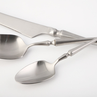 Vaisselle de table en métal argenté, fabriquée en acier inoxydable de haute qualité et ensemble de vaisselle spécialement conçu