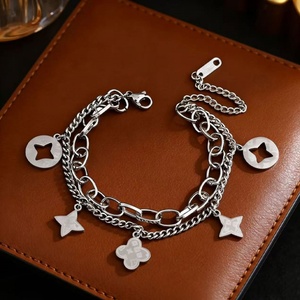 Bracelets et breloques de créateur en acier inoxydable 316L, résistants au ternissement et imperméables, plaqués or 14K 18K, pour la vente en gros - Product Image 3