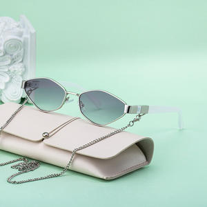 Gafas de sol Partagas Polygon con montura completa y cadena de aleación de cobre para mujer, estilo urbano - Product Image 3