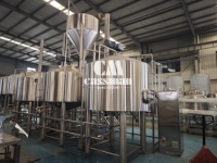 Système de brassage de bière Cassman 4000L avec cuve sous pression, moteur PLC et chauffage à vapeur HLT