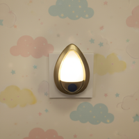 Lampe de nuit LED à capteur de lumière blanc chaud en forme de goutte d'eau GL-W135, allumage/extinction automatique, boîtier en PP, lampe à brancher pour la maison, la chambre et le couloir