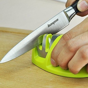Aiguiseur de couteaux manuel Bayco multi-grains en acier inoxydable pour usage en cuisine - Product Image 1