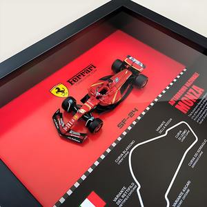 Modèle <span class=keywords><strong>de</strong></span> voiture <span class=keywords><strong>de</strong></span> course F1 Leclerc Grand Prix avec cadre <span class=keywords><strong>de</strong></span> présentation pour bureau - Product Image 3