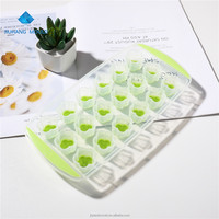 Plateaux à glaçons en plastique sans Bpa Plateaux à glaçons avec support et couvercles à 18 grilles