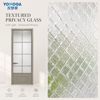 Puerta de Baño de Aluminio con Vidrio Esmerilado y Rejilla Decorativa