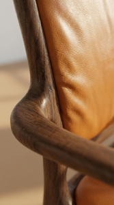 Chaise de salle à manger chic de style nordique, structure en bois massif, siège rembourré en cuir, dossier ergonomique pour la maison, l'hôtel, le restaurant PISANO - Product Image 6