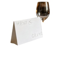 Impression personnalisée de cartes de table, numéros de table et panneaux « Réservé » sur papier Conqueror lisse 300 g/m² pour hôtels