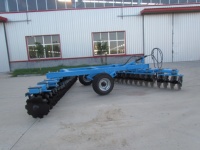 Herse à disques pliante hydraulique Yuntai 1BJ-4.4 de type tracté, avec 40 disques, facile à transporter, pour machines agricoles
