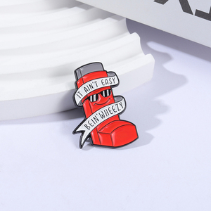 Lustige Rosa Asthma-Inhalator Brosche Emaille-Pins Individuell 'IT AIN'T EASY BEIN' WHEEZY' Metall-Broschen Rucksack-Anstecknadel Schmuck Geschenke - Product Image 3