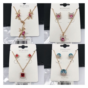 <span class=keywords><strong>Set</strong></span> di Gioielli XUPING all'Ingrosso, <span class=keywords><strong>Set</strong></span> Moda Quotidiana <span class=keywords><strong>per</strong></span> Donne con Zirconia Cubica Sintetica, <span class=keywords><strong>Set</strong></span> di Due Pezzi con Orecchini e Collana - Product Image 6