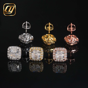 Boucles d'oreilles clous en argent sterling S925 de luxe avec moissanite taille princesse, sertissage à griffes carrées, bijoux fins pour femme - Product Image 4