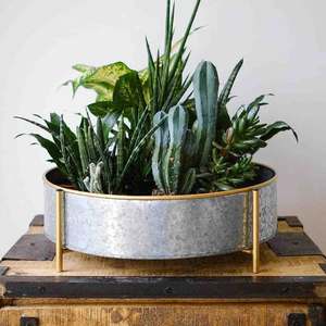 Macetas decorativas hechas a mano de hierro de Metal más vendidas, jarrón, macetas redondas de hierro con soportes para hoteles y restaurantes en casa - Product Image 2