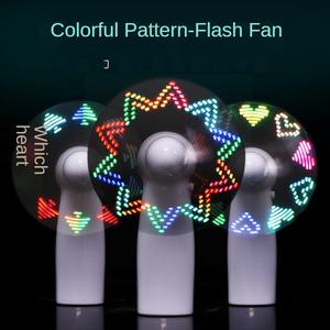 Draagbare handventilator Mini batterij Krachtige ventilator Programmeerbare draagbare handventilator met LED-verlichting Party Favor Zomercadeau voor op reis - Product Image 4