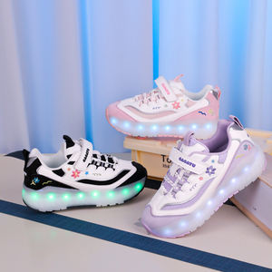 <span class=keywords><strong>Cema</strong></span> Patins à roulettes détachables Sport pour enfants Chaussures de marche automatiques à <span class=keywords><strong>4</strong></span> roues et déformation à double rangée - Product Image 2