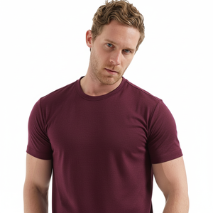 เสื้อยืดผู้ชายคุณภาพสูงขายส่ง ผ้าฝ้าย 100% ป้องกันรอยยับ ระบายอากาศ แห้งเร็ว เป็นมิตรกับสิ่งแวดล้อม พิมพ์ลายโลโก้สำหรับฤดูร้อน - Product Image 1