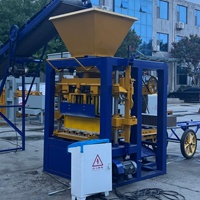 Machine à briques en béton semi-automatique QT4-24 pour la fabrication de blocs creux