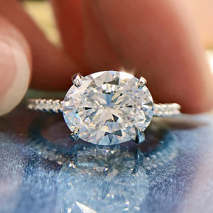Anello di fidanzamento ovale scintillante per donna, elegante gioiello da dito alla moda - Product Image 3