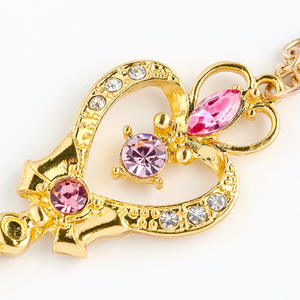 Vente en gros <span class=keywords><strong>Sailor</strong></span> <span class=keywords><strong>Moon</strong></span> Variété Sakura <span class=keywords><strong>Baguette</strong></span> Magique Amour Rose Clé Pendentif Fille Coeur Diamant Cristal Collier - Product Image 3