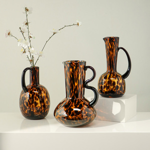 Direkt vom Hersteller: Bernsteinfarbene Art-Deco-Glasvase mit Leopardenmuster, Moderner Griff, Kreative Blumendekoration für Zuhause und Tisch - Product Image 1