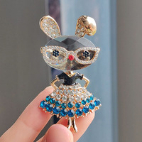 Nouveau charme plaqué or alliage coloré lapin broche broches femmes strass cristal robe lapin costume broche