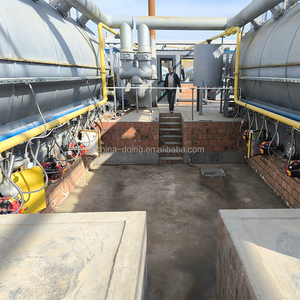 Usine de pyrolyse semi-continue 15T/J pour la transformation des déchets de caoutchouc et de plastique en huile de pyrolyse <span class=keywords><strong>avec</strong></span> produit secondaire de fumée de carbone - Product Image 1