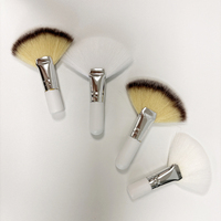Superzachte witte nylon blush poeder foundation kwast, enkelvoudige gezichts-fankwast, kort, dik, pluizig, peel-design voor gezichtsreiniging